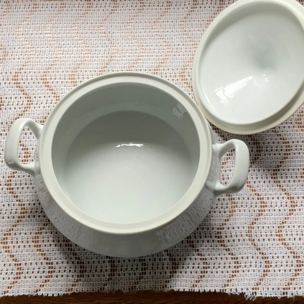 N/A white ceramic